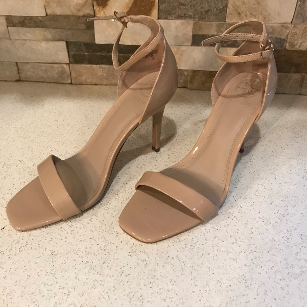 Guess tan heals size 8